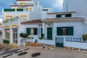 comprar casa no algarve 300x200 - Sites para alugar casa em Portugal: como encontrar um novo lar