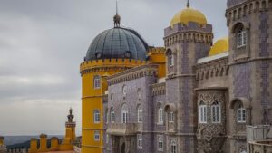 palacio de pena 22365275 300x169 - O que fazer em Portugal em uma viagem de 7 dias